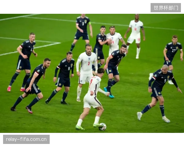 克拉克的5-3-2体系已成型,苏格兰将以稳固防守和高效反击作为世界杯立身之本。 克拉克的5-3-2体系已成型,苏格兰将以稳固防守和高效反击作为世界杯立身之本。